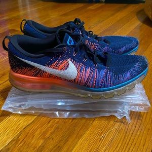 Nike Flyknit Max